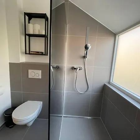 Richard60•4 Zi-wohnung 아파트