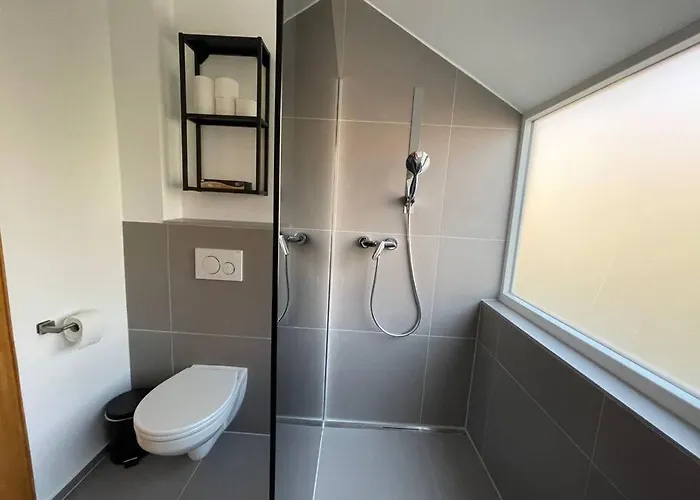 Richard60•4 Zi-wohnung 公寓